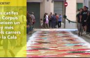Les catifes de Corpus llueixen un any més pels carrers de la Cala