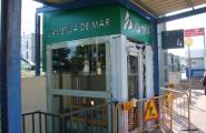 L'estació de l'Ametlla de Mar compta amb dos ascensors que comuniquen les andanes