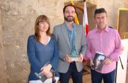 Yannick Garcia Porres rep  el Premi de Narrativa Vila de l'Ametlla de Mar