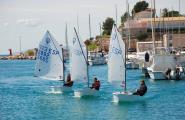 El Club Nàutic de l'Ametlla de Mar ofereix cursos de vela durant el juliol i agost