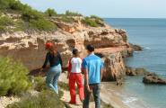 Periodistes alemanys especialitzats en senderisme visiten el GR-92 de la costa