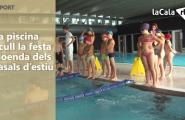 La piscina acull la festa cloenda dels casals d'estiu