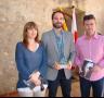 Yannick Garcia Porres rep  el Premi de Narrativa Vila de l'Ametlla de Mar - 27/04/2012
