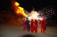 Tot a punt per a la revetlla de Sant Joan Els Dimonis de Rasquera, la foguera a l'Alguer i el ball al Club Nàutic; els plats forts de la revetlla a l'Ametlla de Mar.