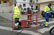 L'Ajuntament i Aquàlia emprèn una nova acció per acabar amb l'olor del clavegueram a la zona del port, a la Plaça del Canó