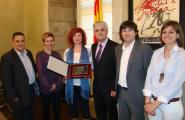 La Cala Ràdio rep una placa commemorativa per 30 anys de ràdio de la Generalitat