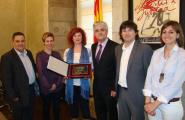 La Cala Ràdio rep una placa commemorativa per 30 anys de ràdio de la Generalitat