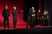 Centenars de persones gaudeixen del teatre calero amb les representacions de ‘Llums, càmera i... desesperació' i ‘Besos' del Grup Escènic de la SCER