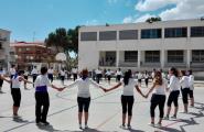 La sardana de l'Ametlla de Mar culmina l'acte cultural de Sant Jordi a l'Institut Candelera