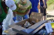 La Cala se suma al ‘Let's Clean Up' amb una recollida de residus al voltant de Sant Jordi d'Alfama