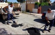 Comencen les obres de millora a les vies més malmeses de Les Tres Cales