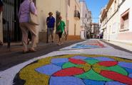 Tornen les Catifes de Corpus als carrers de La Cala