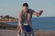 Joan Rovira estrena el videoclip de 'Ballar descalç', rodat a l'Ametlla de Mar