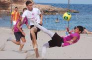 Segueix la febre del futbol platja a Pixavaques