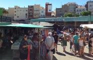 El mercadet setmanal del dijous sumarà aquest agost un espai d'expositors artesans