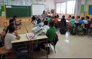 Mig miler de xiquetes i xiquets tornen a les aules aquest dimarts, només a infantil i primària